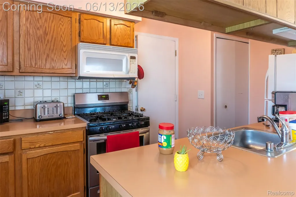 1442 Mariner Drive Walled Lake City MI 48390