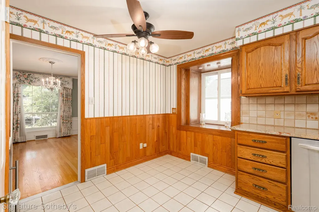 274 Hillcrest Avenue Grosse Pointe Farms City MI 48236