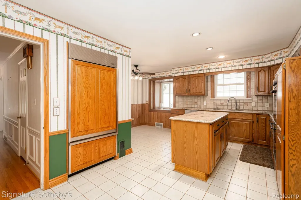 274 Hillcrest Avenue Grosse Pointe Farms City MI 48236