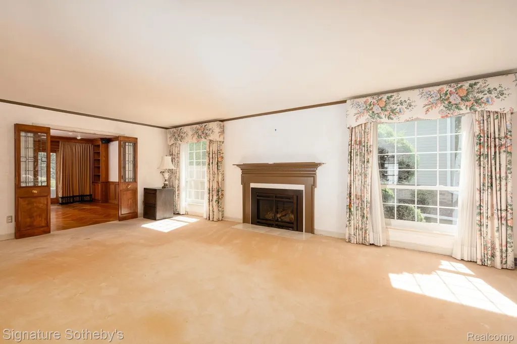 274 Hillcrest Avenue Grosse Pointe Farms City MI 48236