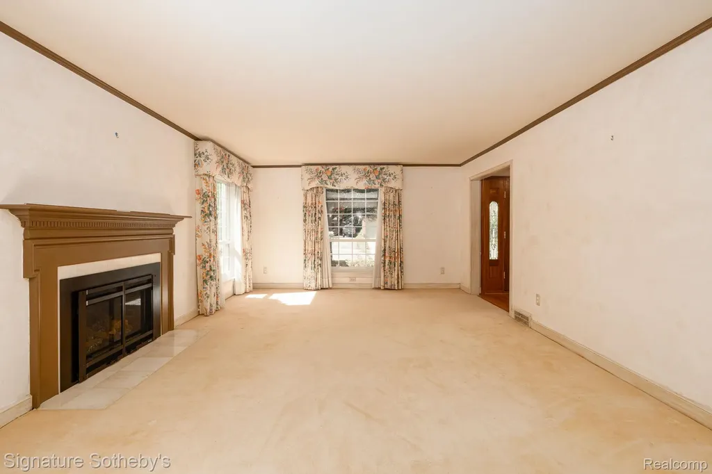 274 Hillcrest Avenue Grosse Pointe Farms City MI 48236