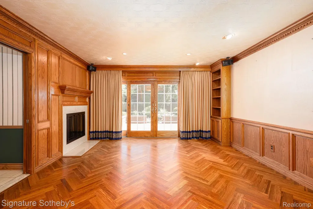 274 Hillcrest Avenue Grosse Pointe Farms City MI 48236