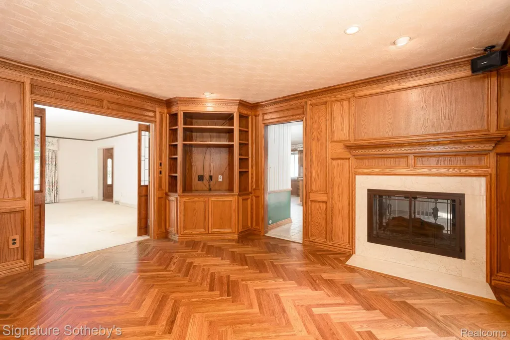274 Hillcrest Avenue Grosse Pointe Farms City MI 48236
