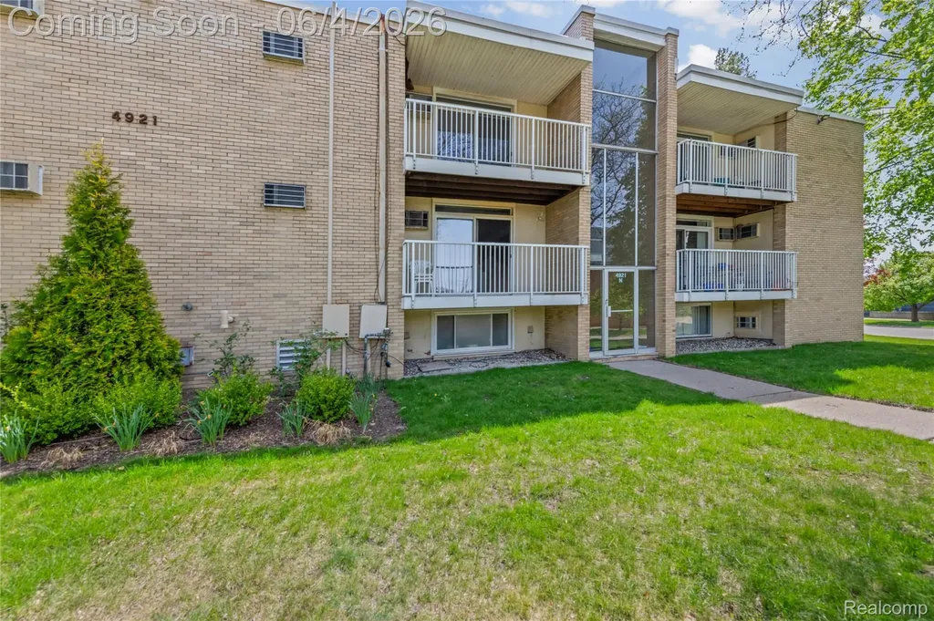 4921 Crooks Road Royal Oak City MI 48073
