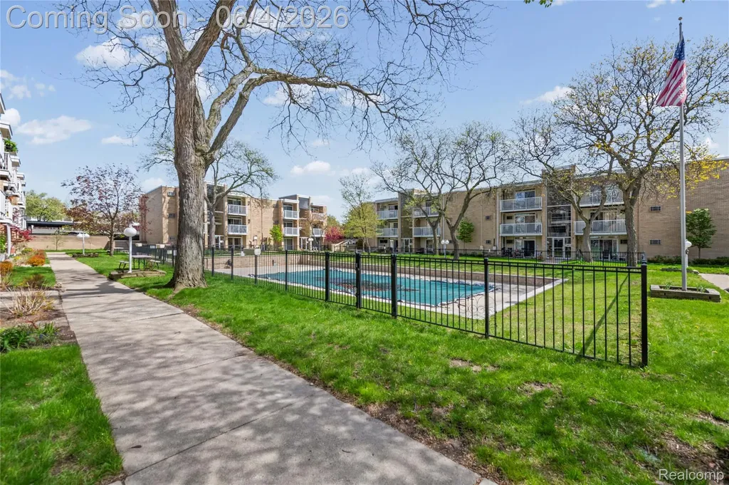 4921 Crooks Road Royal Oak City MI 48073