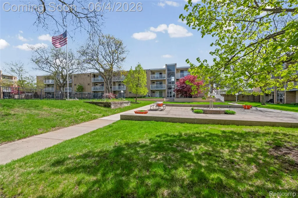 4921 Crooks Road Royal Oak City MI 48073