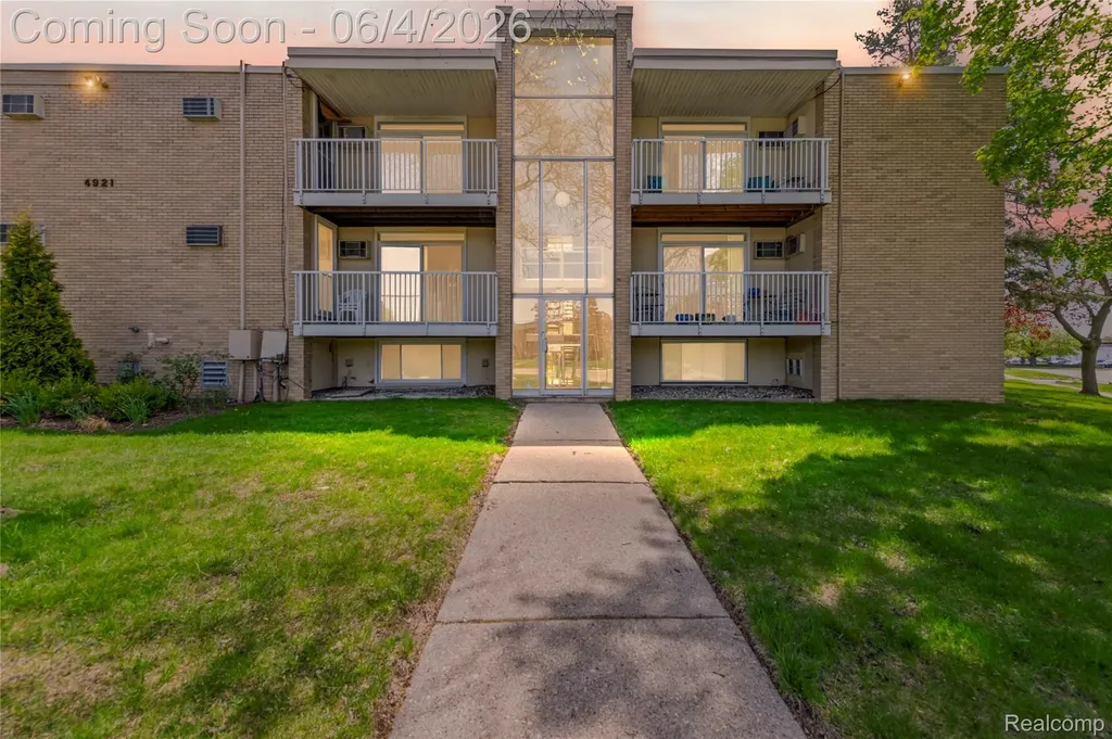 4921 Crooks Road Royal Oak City MI 48073