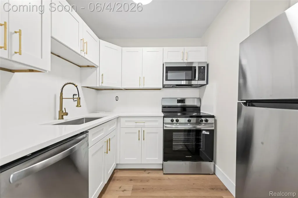 4921 Crooks Road Royal Oak City MI 48073