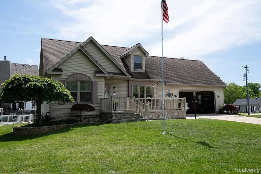 6321 Avenue B La Salle Township MI 48145