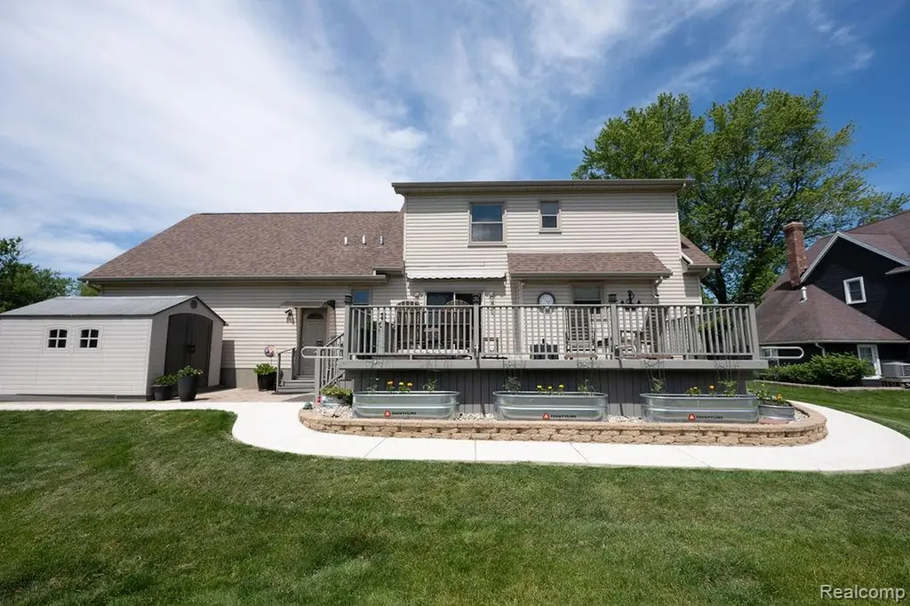 6321 Avenue B La Salle Township MI 48145