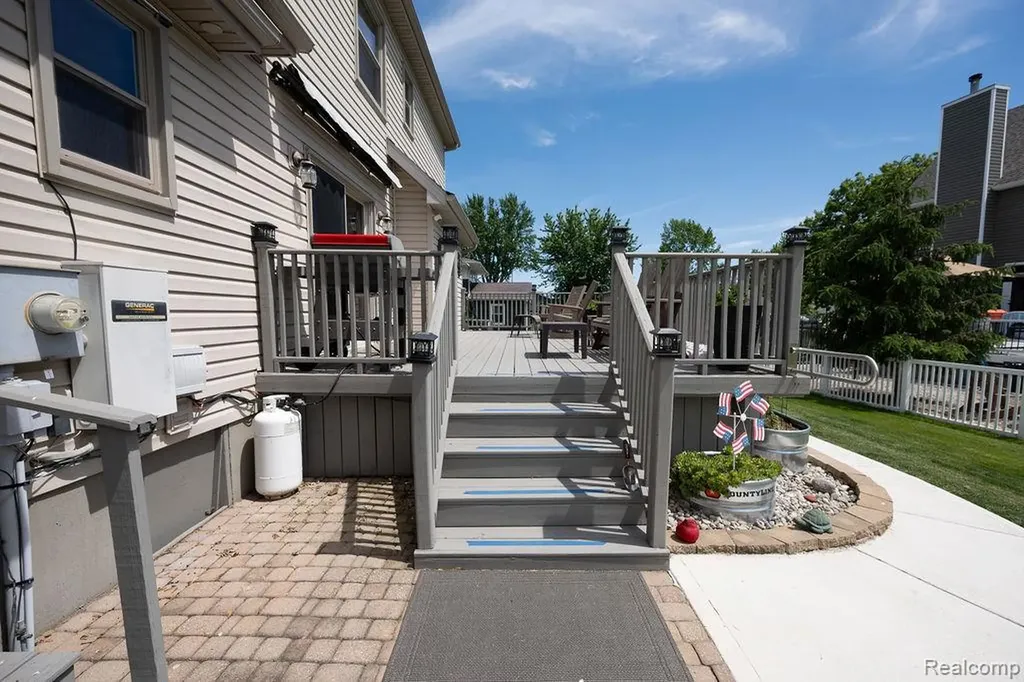 6321 Avenue B La Salle Township MI 48145