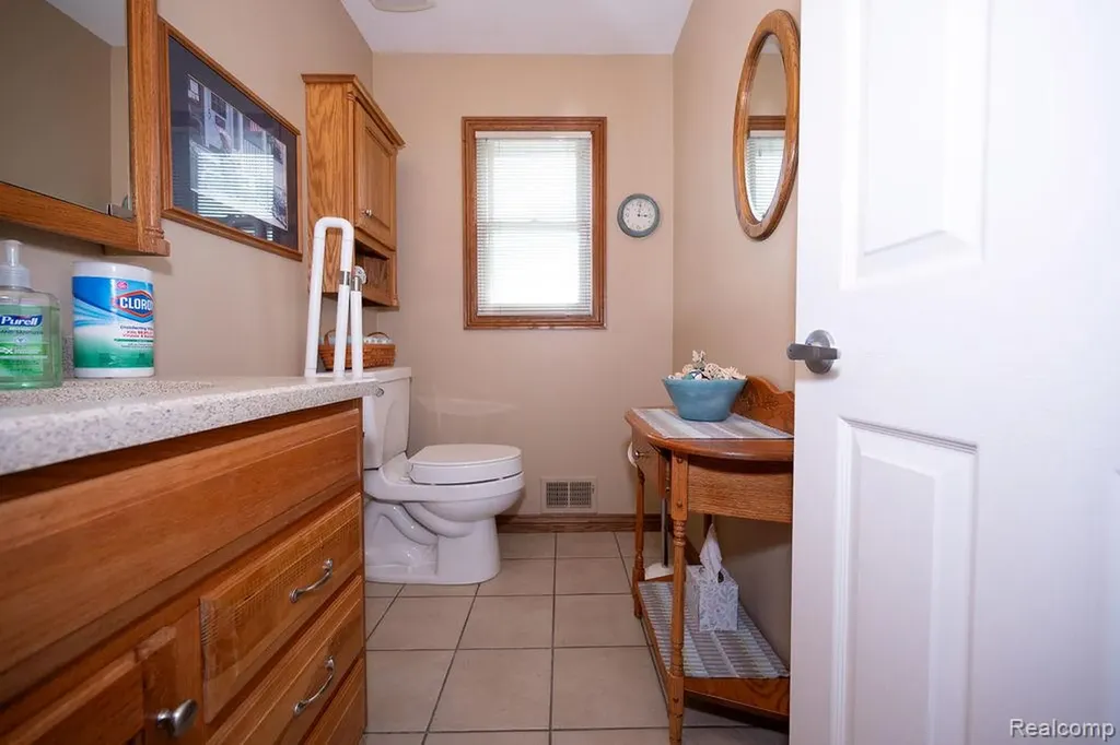 6321 Avenue B La Salle Township MI 48145
