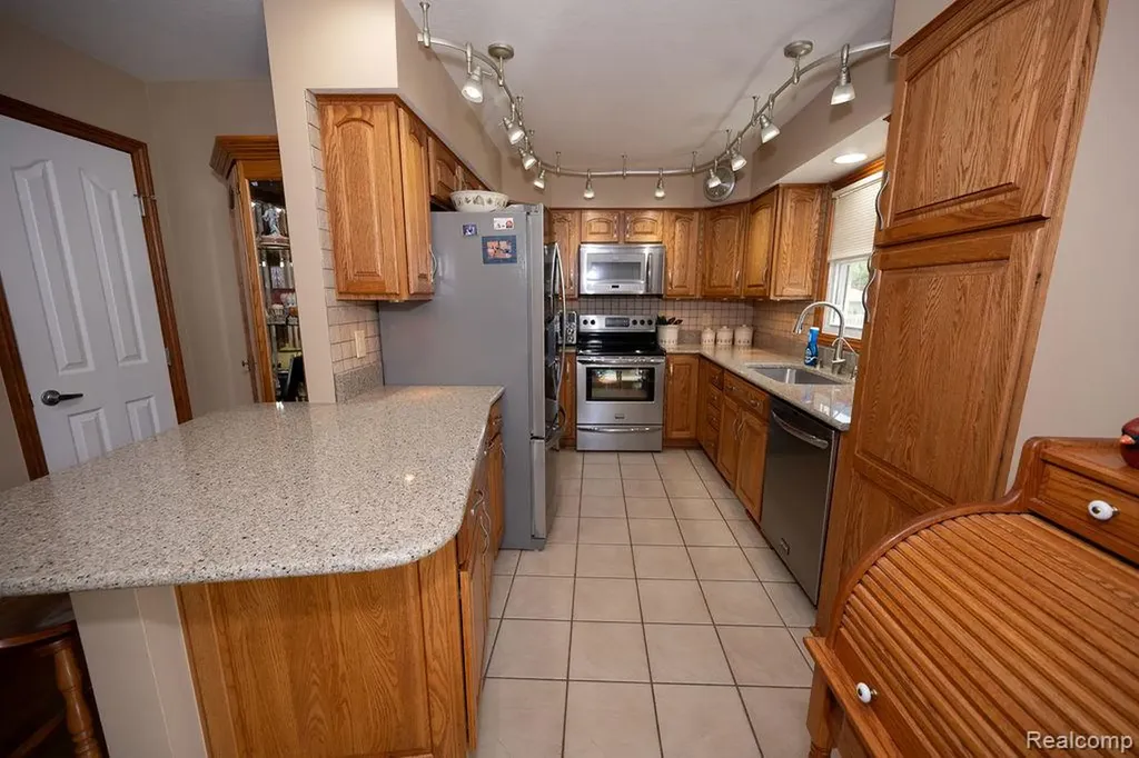 6321 Avenue B La Salle Township MI 48145