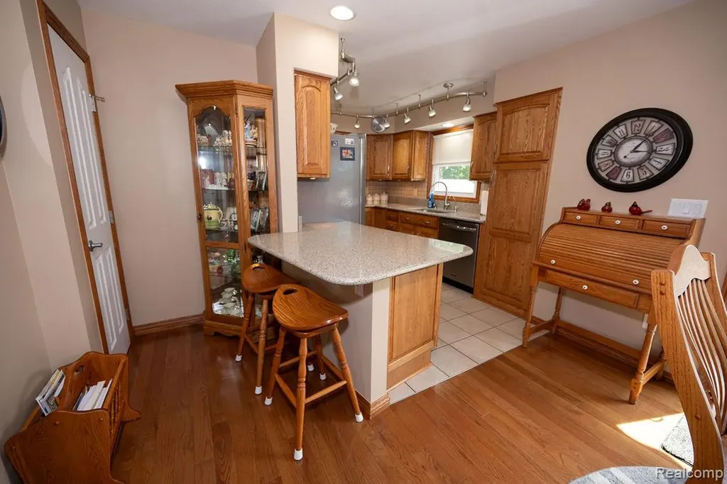 6321 Avenue B La Salle Township MI 48145