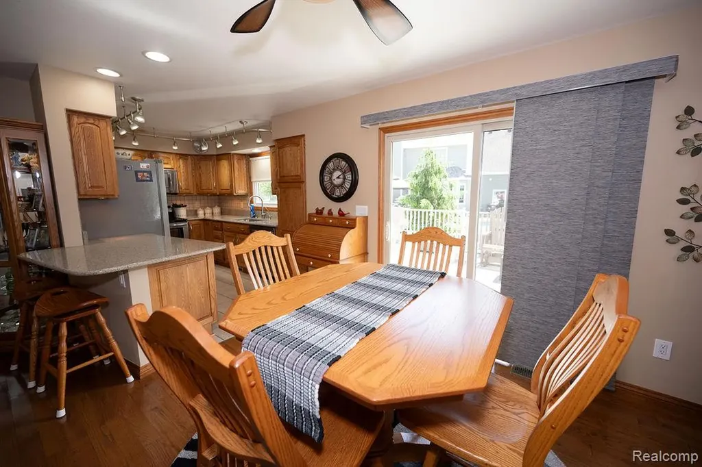 6321 Avenue B La Salle Township MI 48145