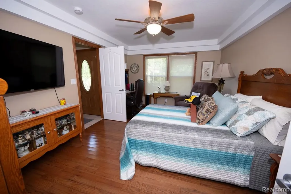 6321 Avenue B La Salle Township MI 48145
