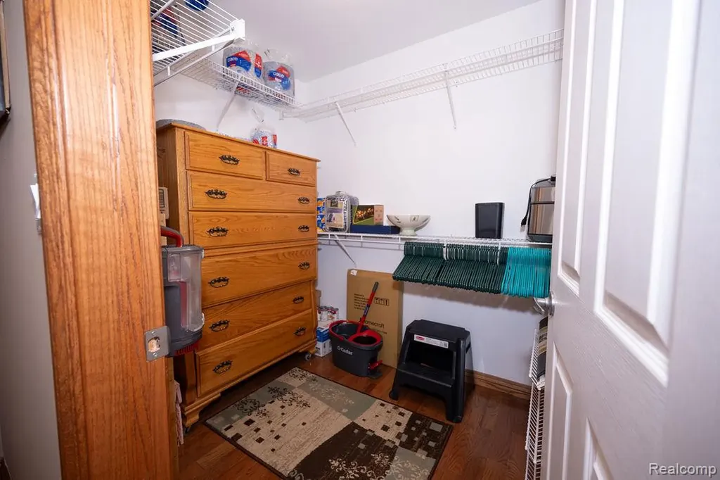 6321 Avenue B La Salle Township MI 48145
