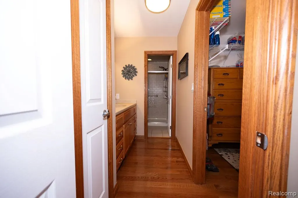 6321 Avenue B La Salle Township MI 48145