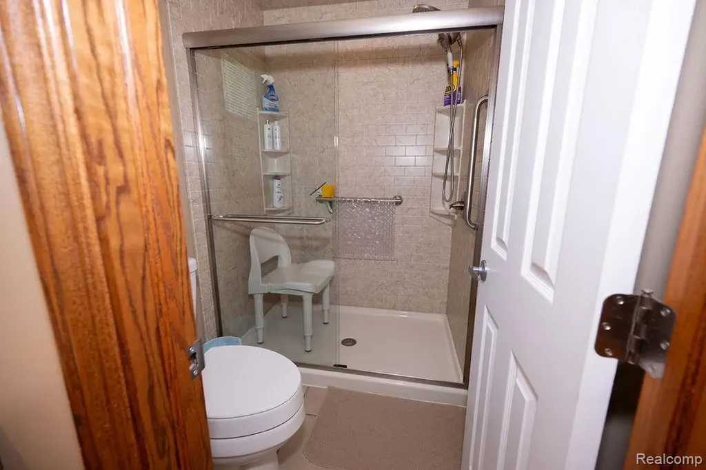 6321 Avenue B La Salle Township MI 48145