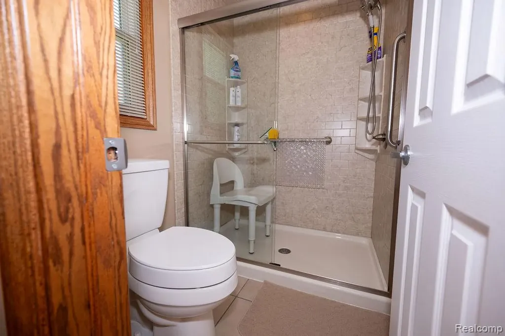 6321 Avenue B La Salle Township MI 48145