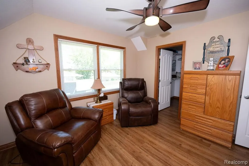 6321 Avenue B La Salle Township MI 48145