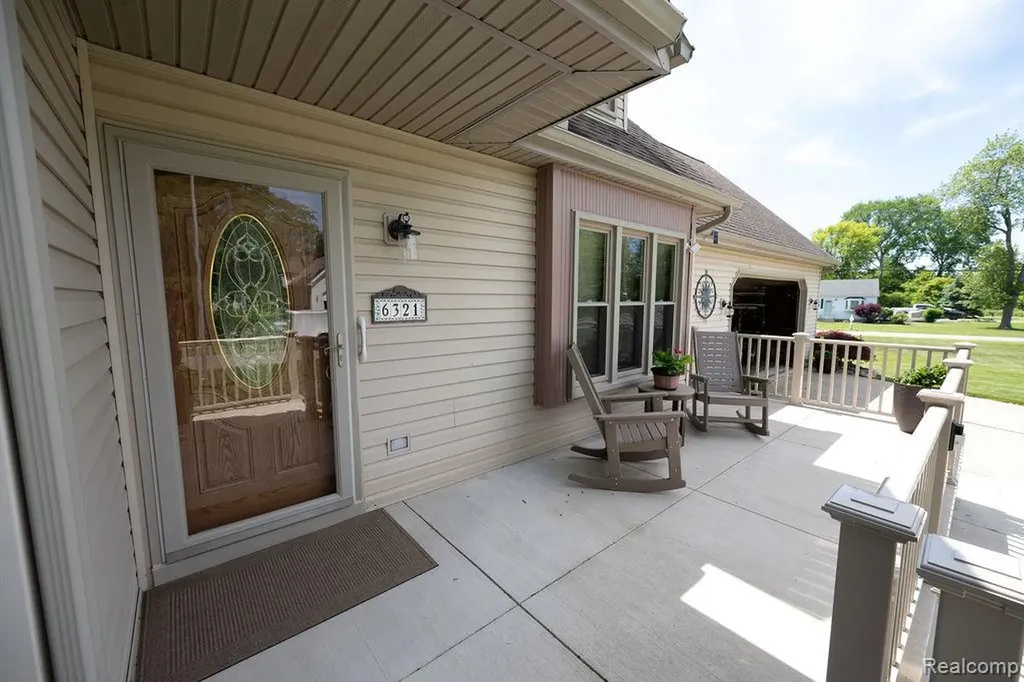 6321 Avenue B La Salle Township MI 48145