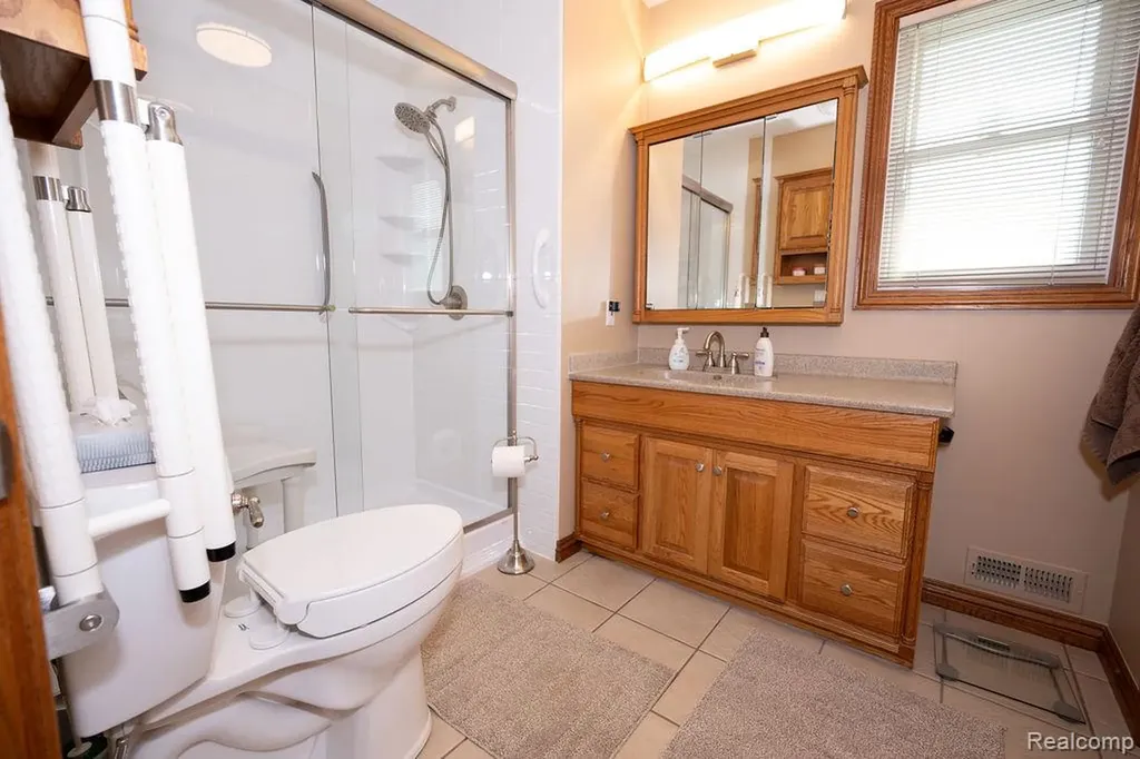 6321 Avenue B La Salle Township MI 48145