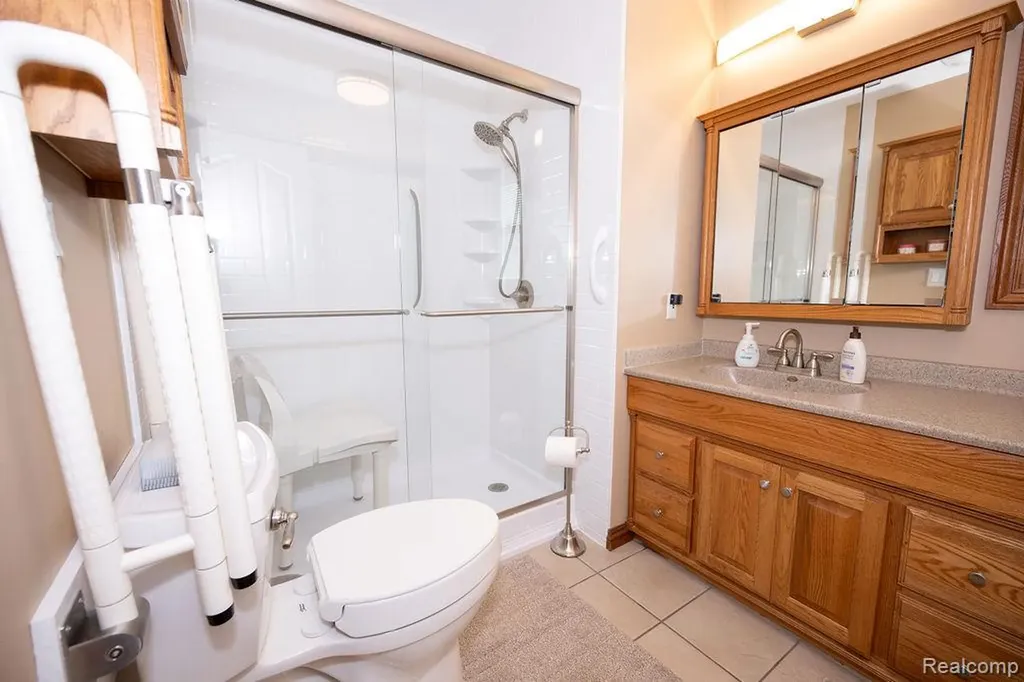 6321 Avenue B La Salle Township MI 48145