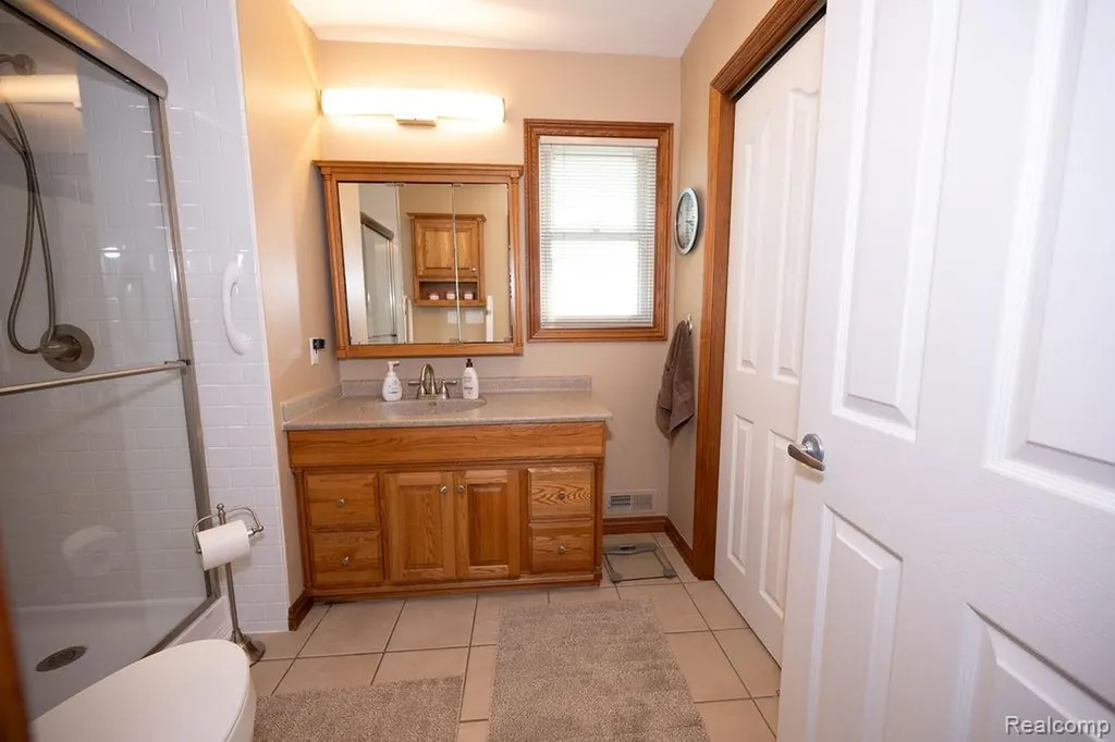 6321 Avenue B La Salle Township MI 48145