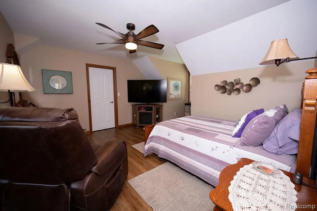 6321 Avenue B La Salle Township MI 48145