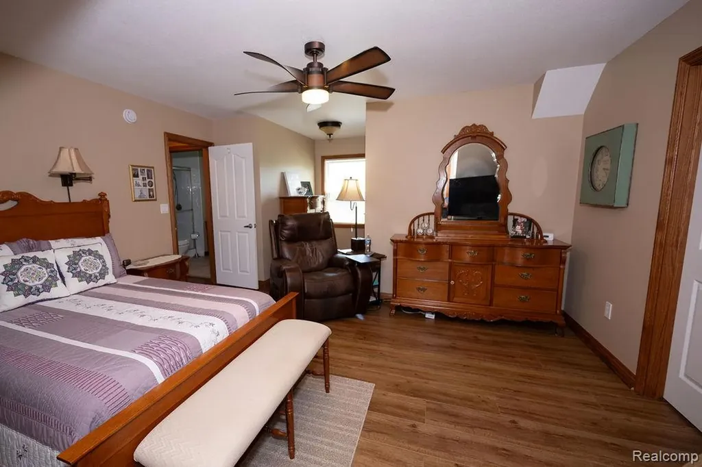 6321 Avenue B La Salle Township MI 48145