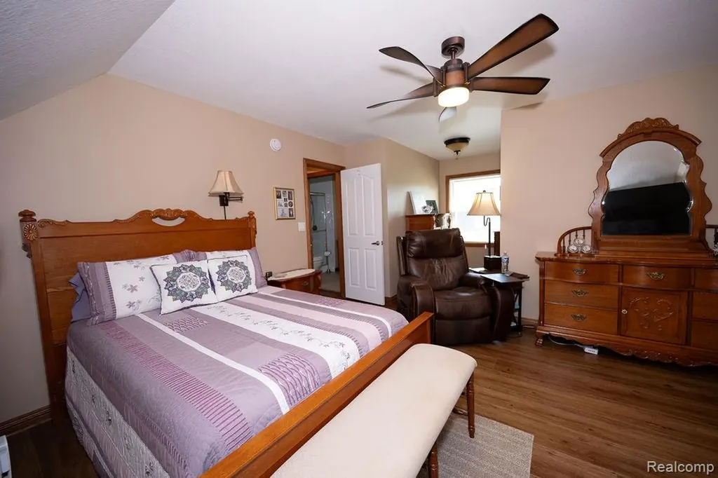 6321 Avenue B La Salle Township MI 48145