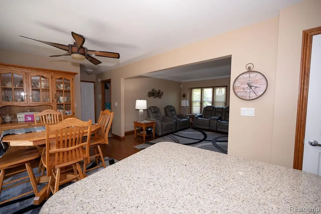 6321 Avenue B La Salle Township MI 48145