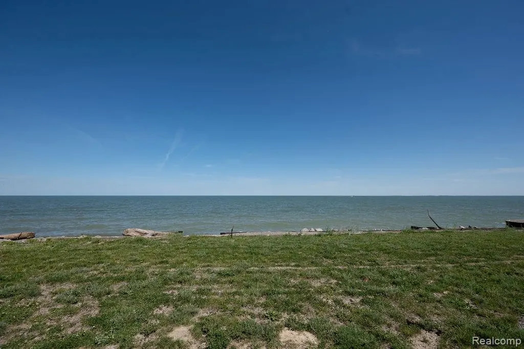 6321 Avenue B La Salle Township MI 48145