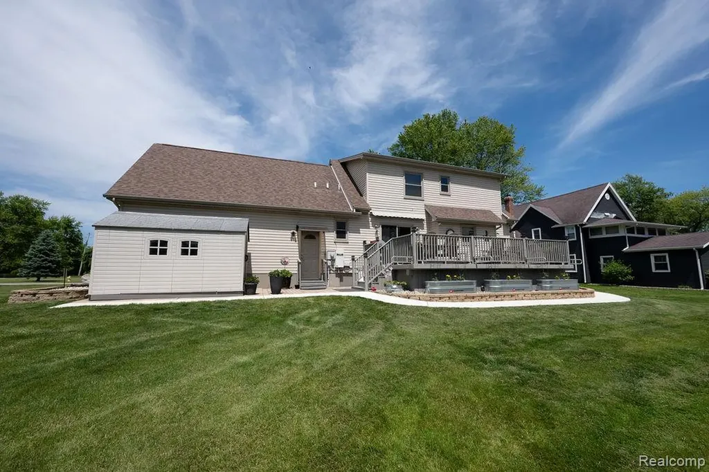 6321 Avenue B La Salle Township MI 48145