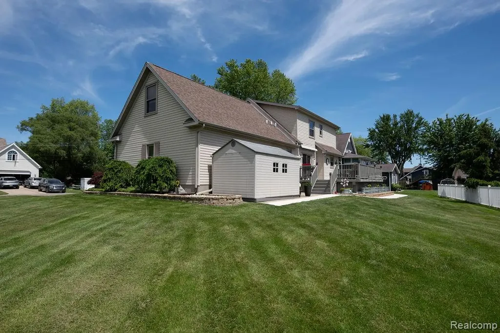 6321 Avenue B La Salle Township MI 48145