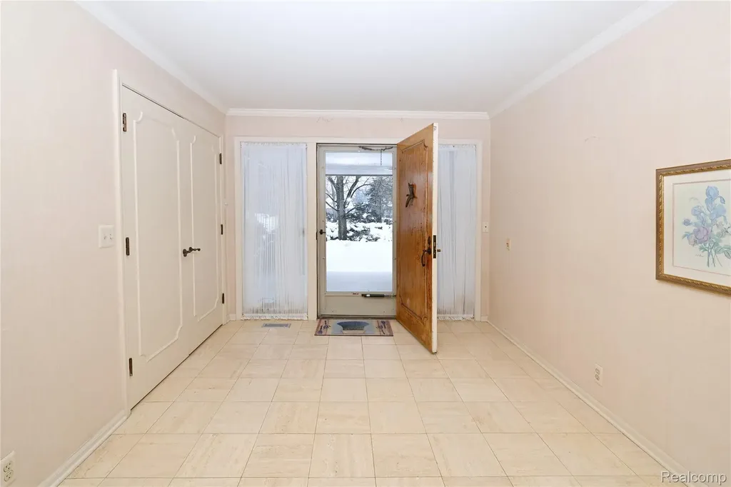 363 Lakewood Drive Bloomfield Hills City MI 48304