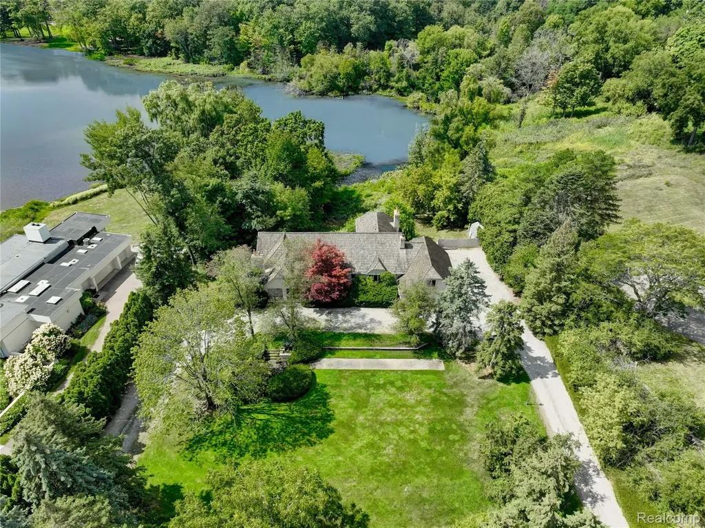 363 Lakewood Drive Bloomfield Hills City MI 48304