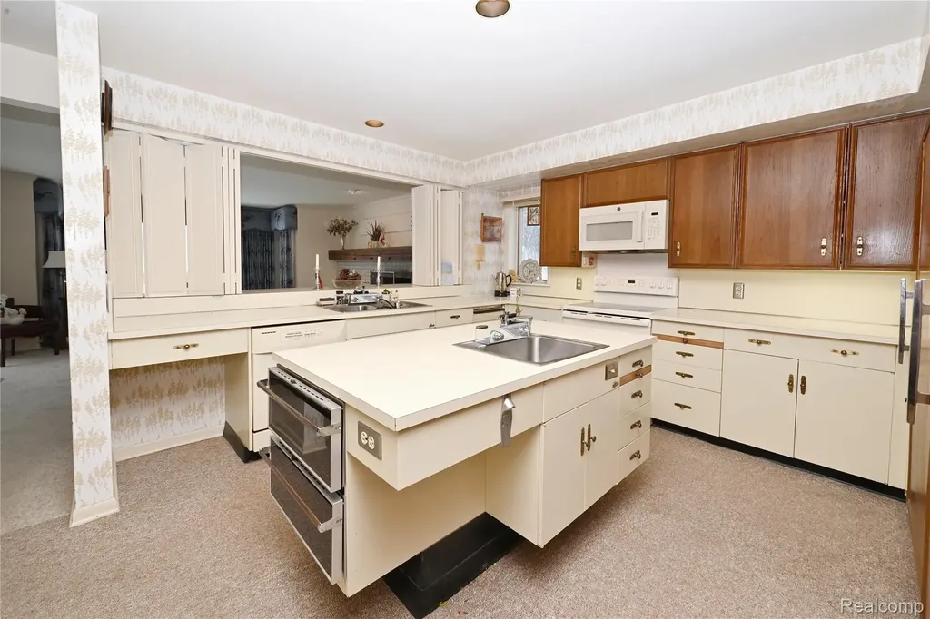 363 Lakewood Drive Bloomfield Hills City MI 48304