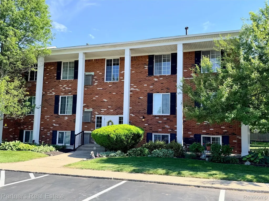 507 W Highland Road Howell City MI 48843