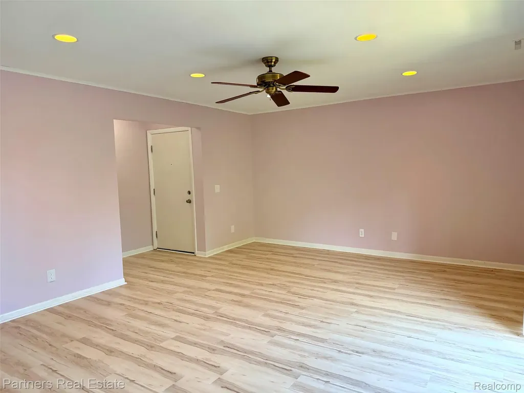 507 W Highland Road Howell City MI 48843