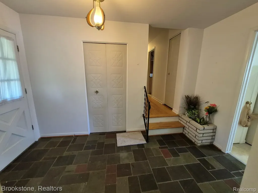 4295 Sashabaw Road Waterford Charter Township MI 48329