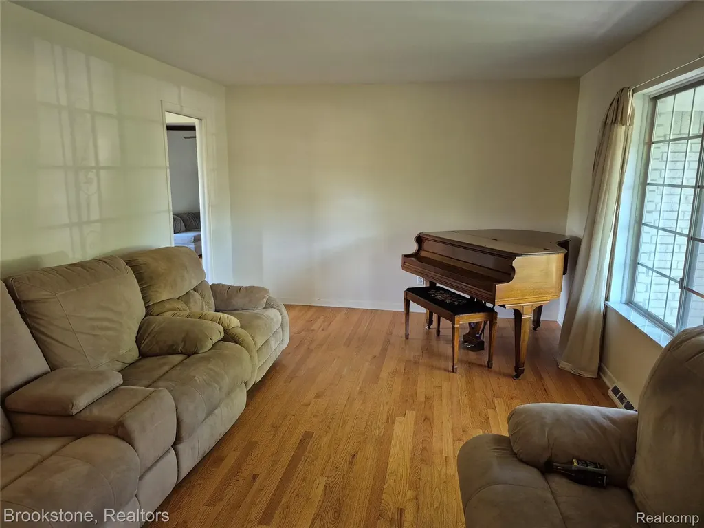 4295 Sashabaw Road Waterford Charter Township MI 48329