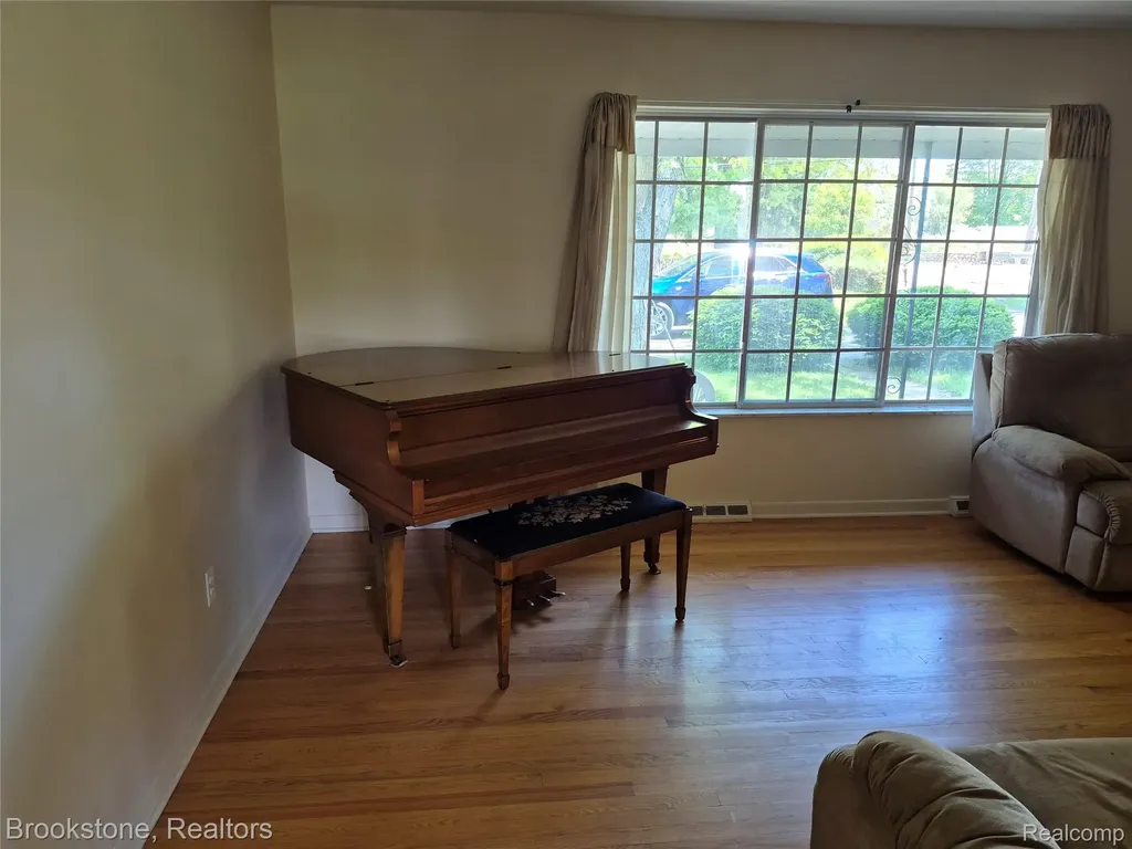 4295 Sashabaw Road Waterford Charter Township MI 48329