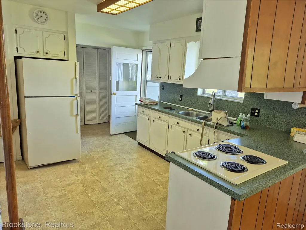 4295 Sashabaw Road Waterford Charter Township MI 48329
