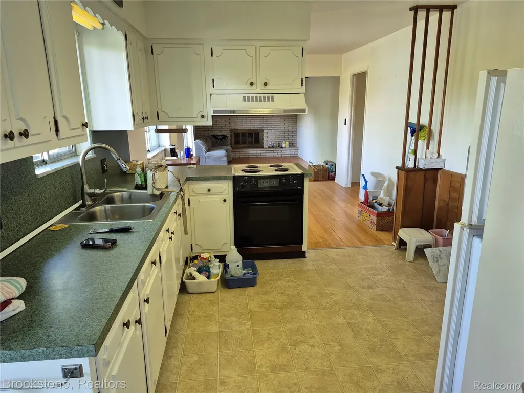 4295 Sashabaw Road Waterford Charter Township MI 48329
