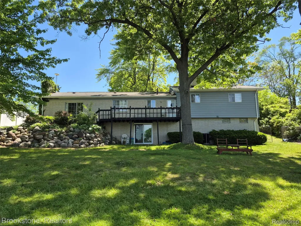 4295 Sashabaw Road Waterford Charter Township MI 48329