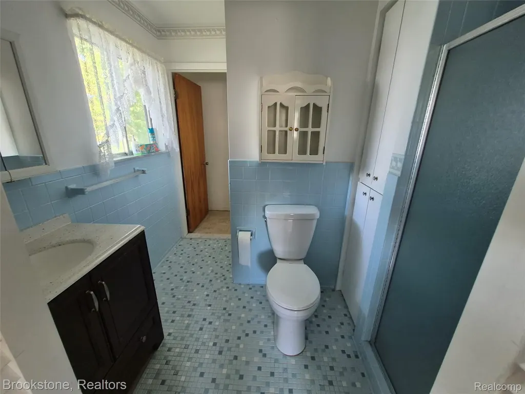 4295 Sashabaw Road Waterford Charter Township MI 48329