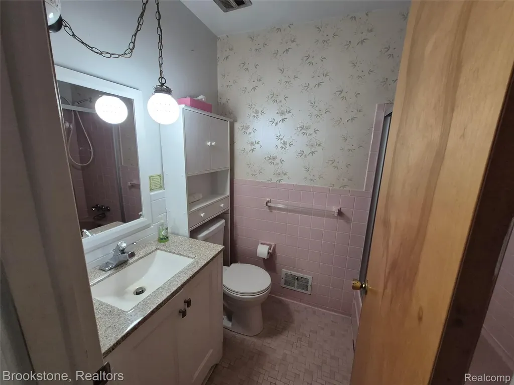 4295 Sashabaw Road Waterford Charter Township MI 48329