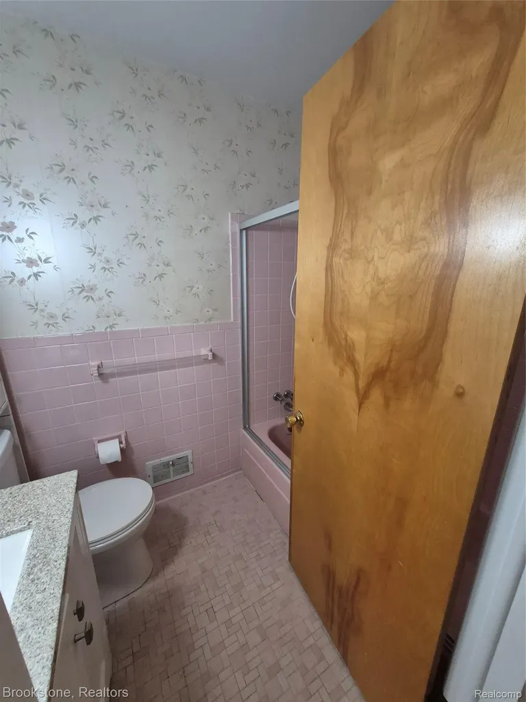 4295 Sashabaw Road Waterford Charter Township MI 48329